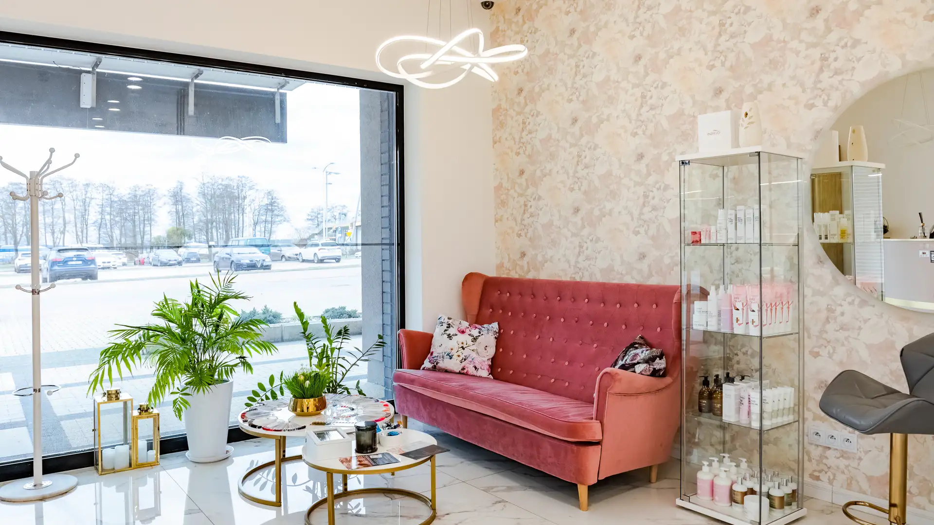 Wnętrze salonu NailBar